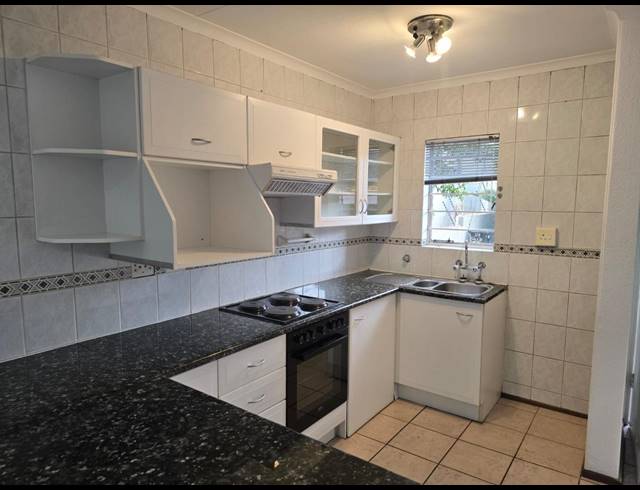 2 bed property to rent in FLORIDA HILLS